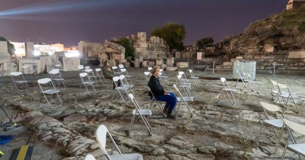 Ο Μιχαήλ Μαρμαρινός και ο Φίλιππος Κουτσαφτής παρουσιάζουν την «Αγέλαστο Πέτρα» σε μια επετειακή, μοναδική διπλή προβολή