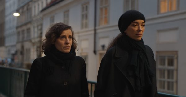Berlinale 2022: Ένα «Πακέτο Αγάπης» για την Παπούλια, ώρα αναρχίας στην Ελβετία και η υψηλή τέχνη του ψέματος