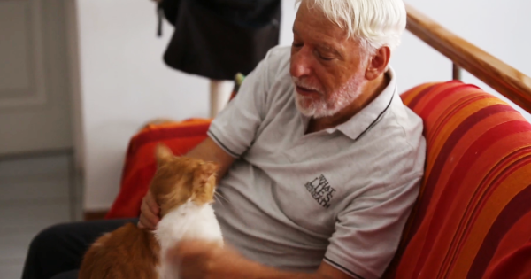 «Και το Πλοίο Φεύγει»: Ένα κείμενο αποχαιρετισμού για τον σπουδαίο Διονύση Μαρτινέγκο