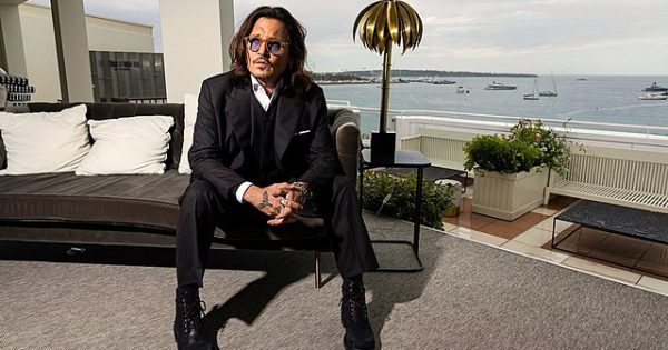 «Όταν με πέταξαν στον κάδο των αχρήστων για να με ξεφορτωθούν, η εμπειρία με έμαθε πολλά»: Ο Τζόνι Ντεπ αποκλειστικά στο cinemagazine.gr