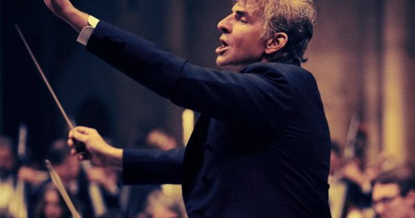 6 χρόνια για 6 λεπτά: Πώς ο Μπράντλεϊ Κούπερ έμαθε να
διευθύνει «σαν τον Λέοναρντ Μπέρνσταϊν»