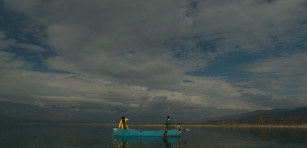 Πίσω από τις Θημωνιές