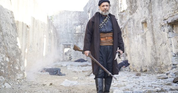 Τελικό τρέιλερ και αφίσα για το «Καπετάν Μιχάλης» με πρωταγωνιστή τον Αιμίλιο Χειλάκη