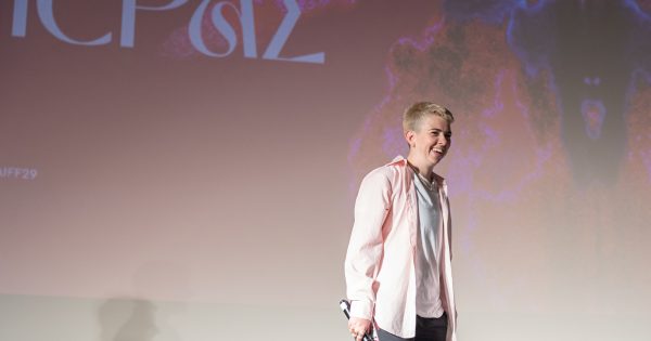 Μόλι Μάνινγκ Γουόκερ: «Ως γυναίκες συχνά πρέπει να μαζέψουμε τα
κομμάτια μας και να συνεχίσουμε»
