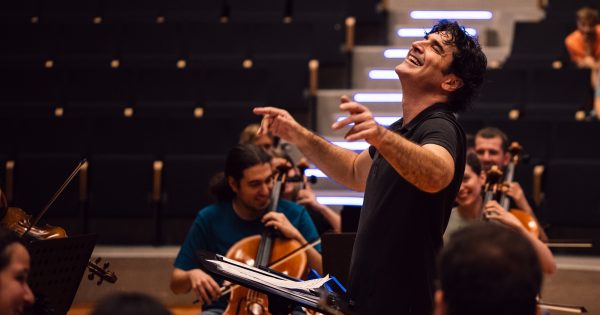 Επιστροφή στους Παξούς: Η δεύτερη σεζόν του «Maestro» έρχεται τον Μάιο