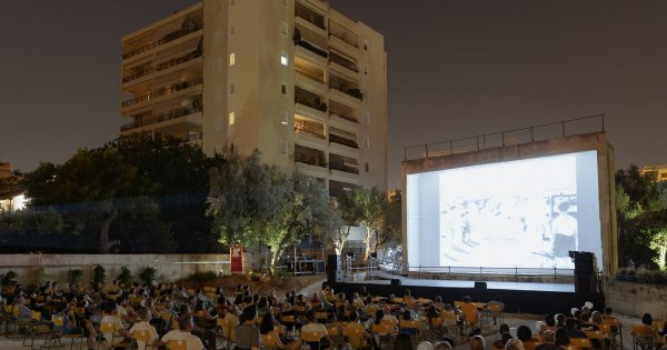 Φιλοξενώντας το 11ο AOAFF, ο ιστορικός θερινός ΑΒ άνοιξε συγκινητικά και πάλι τις πόρτες του στο σινεμά μετά από 31 χρόνια