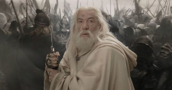 «Καλό θα ήταν να βιαστούν!»: Ο Ιαν ΜακΚέλεν θέλει να επιστρέψει στη Μέση Γη για το «Κυνήγι του Γκόλουμ»