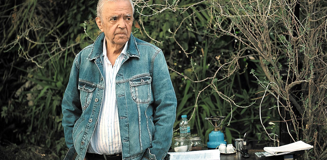 «Κεφάλια πέντε, ανάσες τέσσερες»: Το πρώτο αφήγημα του Σταύρο Τσιώλη σε μεταθανάτια έκδοση