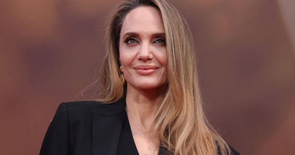 Παρίσι, ξανά: H Αντζελίνα Τζολί σε ταινία τοποθετημένη στην Εβδομάδα Μόδας της Πόλης του Φωτός