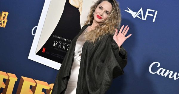 Διθύραμβοι από τον Μπάρι Τζένκινς για την μεταμόρφωση της Αντζελίνα Τζολί σε Μαρία Κάλλας
