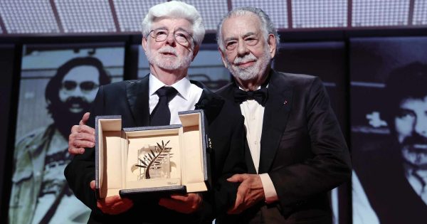 O Κόπολα παρουσίασε τον τιμητικό Χρυσό Φοίνικα στον Τζορτζ Λούκας