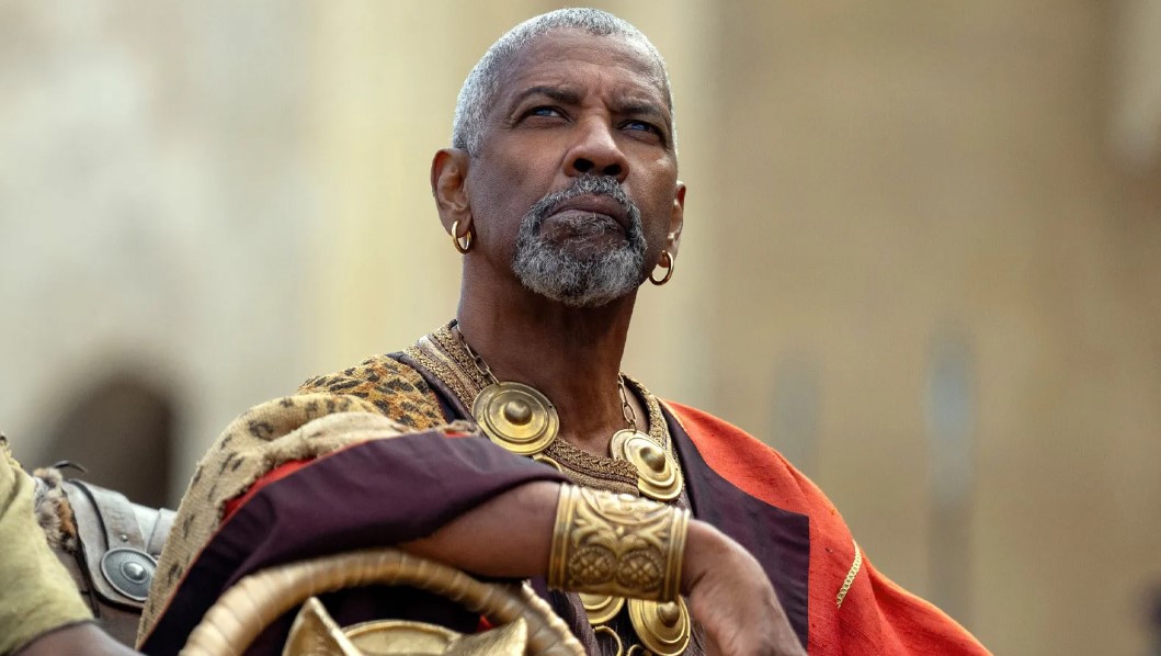 Ο Ντένζελ Ουάσινγκτον λέει ότι τρόμαξαν στην παραγωγή και έκοψαν το gay φιλί του στον «Μονομάχο ΙΙ»