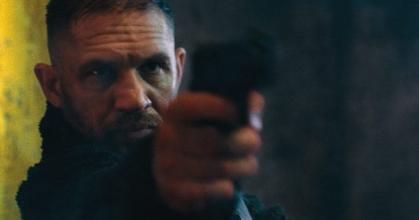 Πρώτες εικόνες του Τομ Χάρντι από το πολλάκις αναβληθέν «Havoc» του Netflix