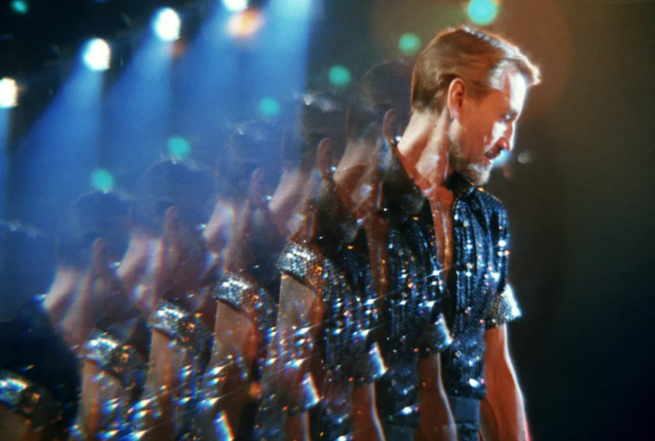 Η Παράσταση Αρχίζει