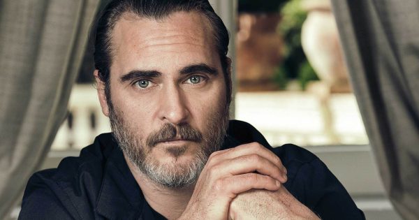 Η παραγωγός της ματαιωθείσας ταινίας του Τοντ Χέινς τα βάζει με τον Χοακίν Φοίνιξ