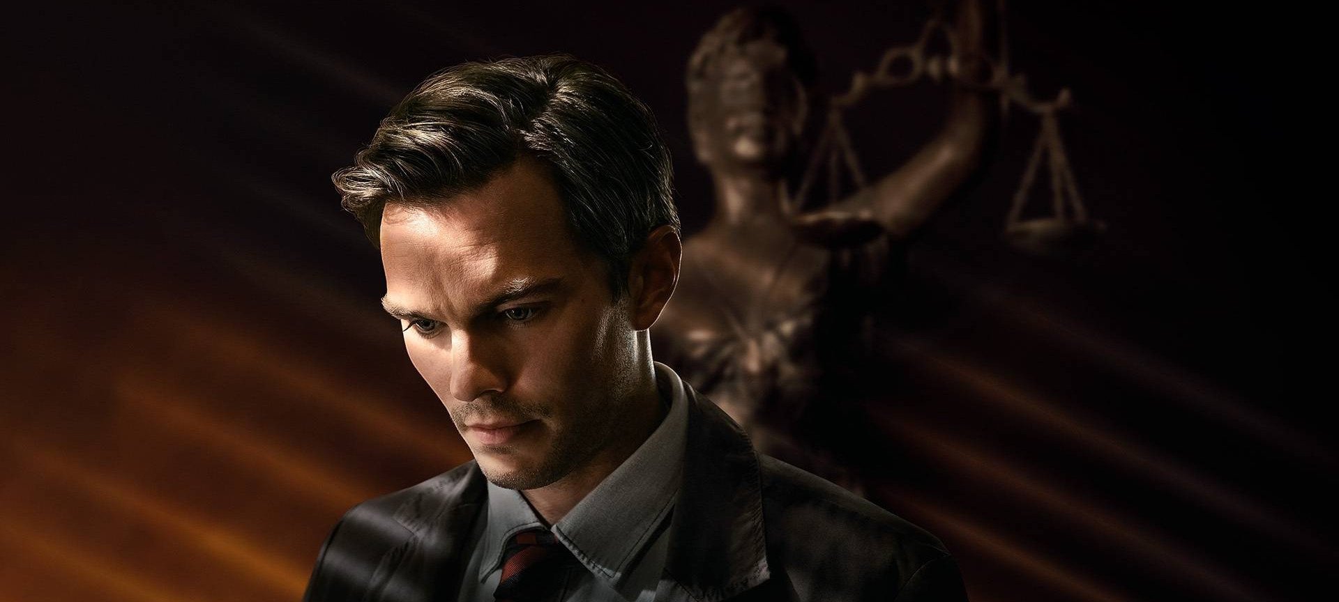 [Κριτική] «Juror #2»: Μια ύστερη, σημαίνουσα αλλά και κρίσιμα ατελής στιγμή μιας αρραγούς φιλμογραφίας