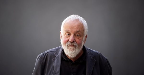 «Δύσκολο το παραδάκι»: Παραστατικός Μάικ Λι για τις περιπέτειες χρηματοδότησης του «Hard Truths»