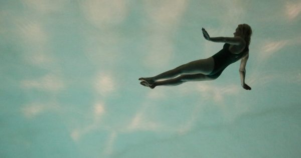 «C’est pas moi»: Η αυτοπροσωπογραφία του Λεός Καράξ