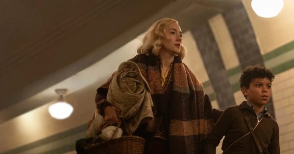 Η Σίρσα Ρόναν θέλει μιούζικαλ (και την Γκρέτα Γκέργουιγκ να το γράψει)