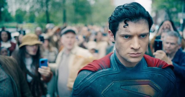 Tρέιλερ: Oύτε πουλί, ούτε αεροπλάνο, είναι ο «Superman» του Τζέιμς Γκαν