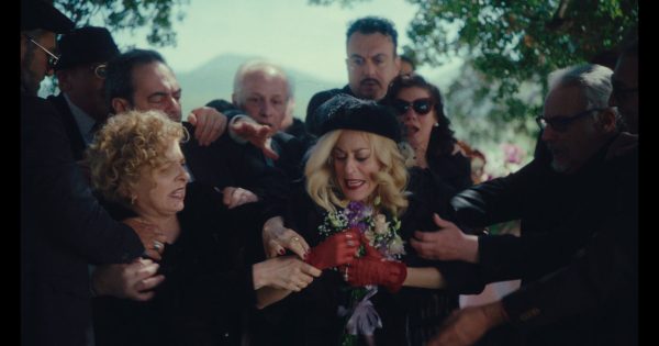 Μαρία Αλιφέρη & Δήμητρα Βλαγκοπούλου σε μία «αναστάσιμη» τελετή! Ο Κωστής Θεοδοσόπουλος σκηνοθετεί το «The Big Rip» του Theodore