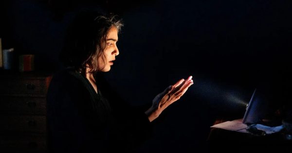 Ένας φίλος απ’ τα παλιά: Ο Τομ Τίκβερ ανοίγει με το «The Light» την επόμενη Μπερλινάλε!