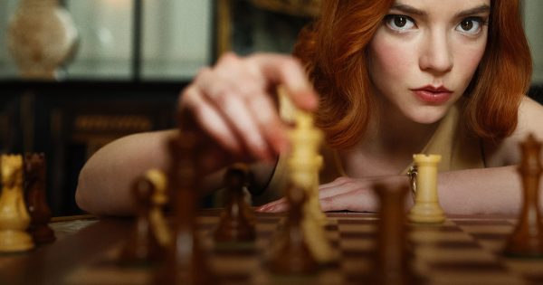 Βίντεο: Το «Queen’s Gambit» και οι διαφορές του από το βιβλίο