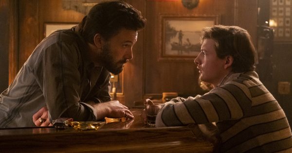 Πρώτη εικόνα από το «Tender Bar» του Τζορτζ Κλούνεϊ με τον Μπεν Άφλεκ
