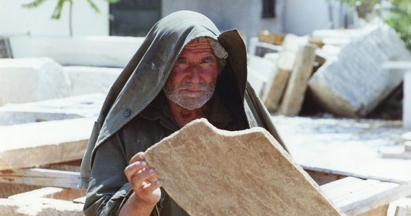 Διπλή προβολή AOAFF: Η «Αγέλαστος Πέτρα» και «Το Λιμάνι της Χάβρης» απόψε στην Ελευσίνα