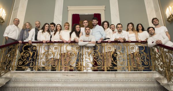 Από τις μικρού μήκους στη μεγάλη σκηνή: Η Βίβιαν, ο Θοδωρής και ο Κώστας σε «Θεατρικά Αναλόγια»