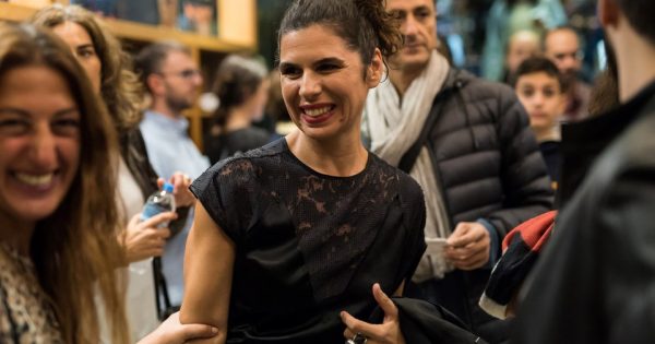 Κουνγκ Φου με φόντο την Ακρόπολη! Η Αλίκη Δανέζη-Knutsen μιλά στην κάμερα του ΣΙΝΕΜΑ