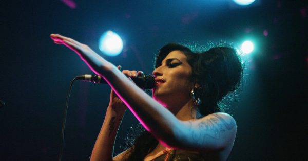 Η ώρα της Amy: Biopic για την Έιμι Γουάινχαουζ στα σκαριά