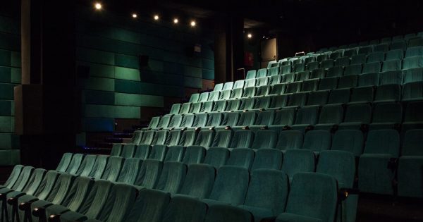 Οι Νύχτες Πρεμιέρας, το Ethnofest και το Φεστιβάλ Γαλλόφωνου Κινηματογράφου Ελλάδος
στηρίζουμε τις κινηματογραφικές μας στέγες