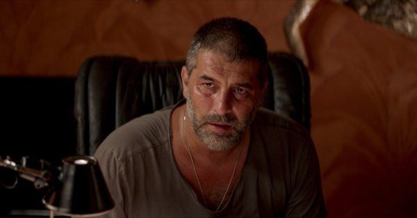 Βασίλης Μπισμπίκης: «Προτιμώ να τραβάς τον θεατή από την καρδιά, να τον ξεσηκώνεις»