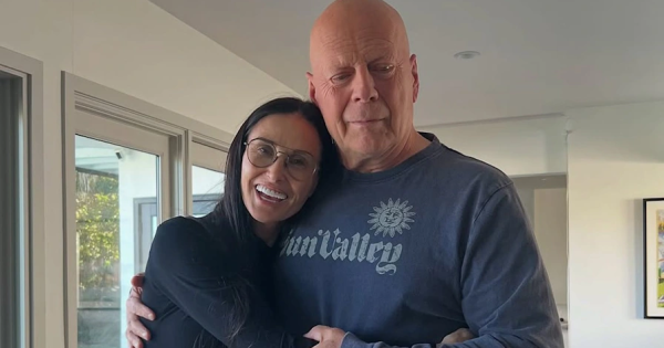 Bruce 70: Η Ντέμι Μουρ και οι τρεις κόρες της με τον Γουίλις ανεβάζουν στο Instagram οικογενειακές εικόνες