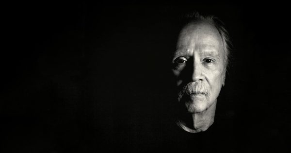 Ο Τζον Κάρπεντερ θα ήθελε να σκηνοθετήσει ξανά