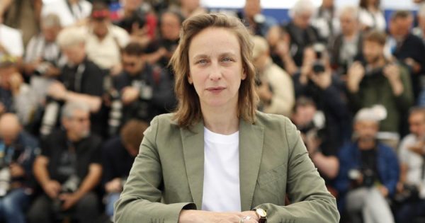 Πορτρέτο μια Σκηνοθέτιδας που Φλέγεται: Μία συνέντευξη με τη Σελίν Σιαμά