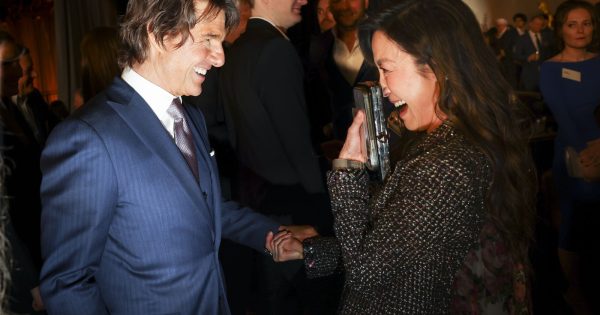 Το επίσημο γεύμα των #Oscars2023, οι υποσχέσεις της Ακαδημίας και ο Τομ Κρουζ που όλοι ήθελαν να χαιρετίσουν