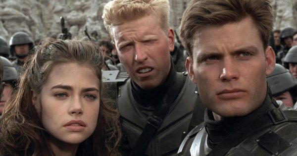 Ο Νιλ Μπλόμκαμπ θα σκηνοθετήσει ριμέικ του «Starship Troopers»