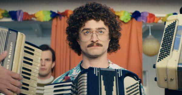 Τρέιλερ «Weird: The Al Yankovic Story»: Ροκ παρωδίες, biopic και περμανάντ