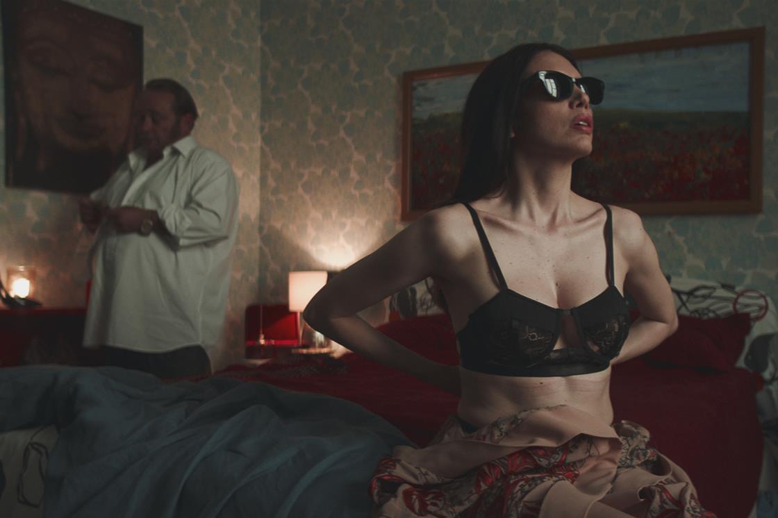 dark-glasses-still_1581_107754106