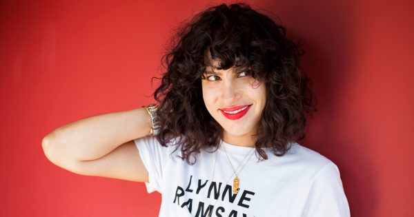 «Θέλω οι ταινίες μου να αγγίξουν τις ζωές των ανθρώπων»: Η Ντέζιρε Άκαβαν μιλά στην κάμερα του ΣΙΝΕΜΑ