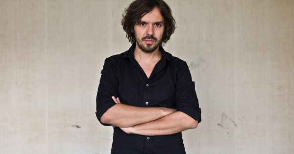 Μ. Κωνσταντάτος: Τα «Μικρά Όμορφα Άλογα» γεννήθηκαν μέσα από την ανάγκη μου να μιλήσω γι’ αυτά που έβλεπα γύρω μου