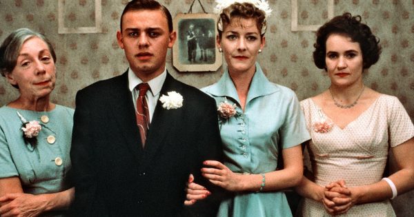 Essential Cinema # 118: «Distant Voices, Still Lives» (1988) του Τέρενς Ντέιβις
