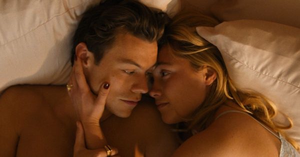 Νέο τρέιλερ «Don’t Worry Darling»: Επικίνδυνα μυστικά σε (σέξι) ’50ς αμερικανικές προαστιακές ουτοπίες