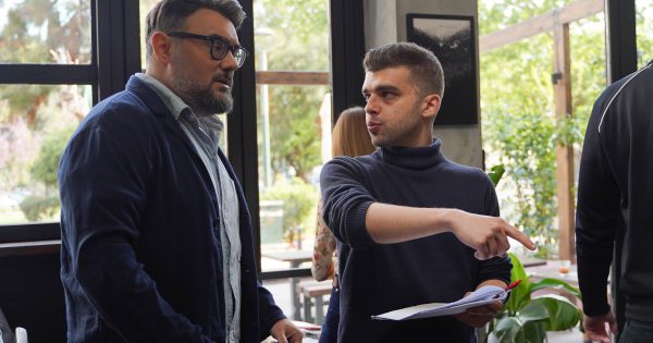 «Γελοίοι Έρωτες»: Ξεκίνησαν τα γυρίσματα της δεύτερης μεγάλου μήκους ταινίας του Δημήτρη Κατσιμίρη