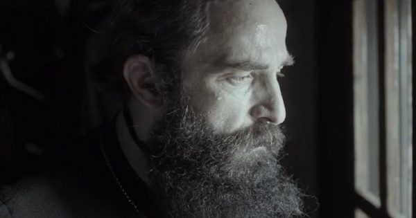 «Μακάρι να είχα πίστη»: Πρώτο τρέιλερ για τον «Άνθρωπο του Θεού» με τον Άρη Σερβετάλη