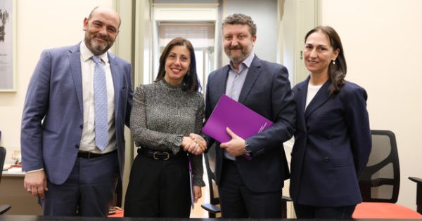 ΕΚΚΟΜΕΔ και NETFLIX ενώνουν τις δυνάμεις τους για την ενίσχυση της ελληνικής δημιουργικής βιομηχανίας