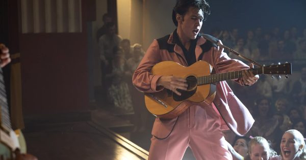 Ο Μπαζ Λούρμαν και η φιλοδοξία του «Elvis»: «Μια pop culture όπερα σε τρεις πράξεις»
