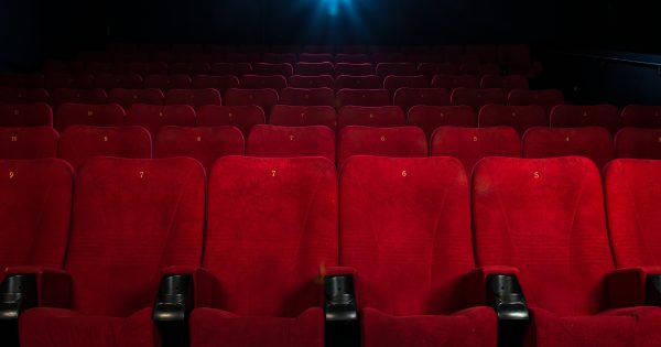 Καταστροφολογίες: Νέα «έρευνα» «τελειώνει» την αίθουσα στα επόμενα 20 χρόνια